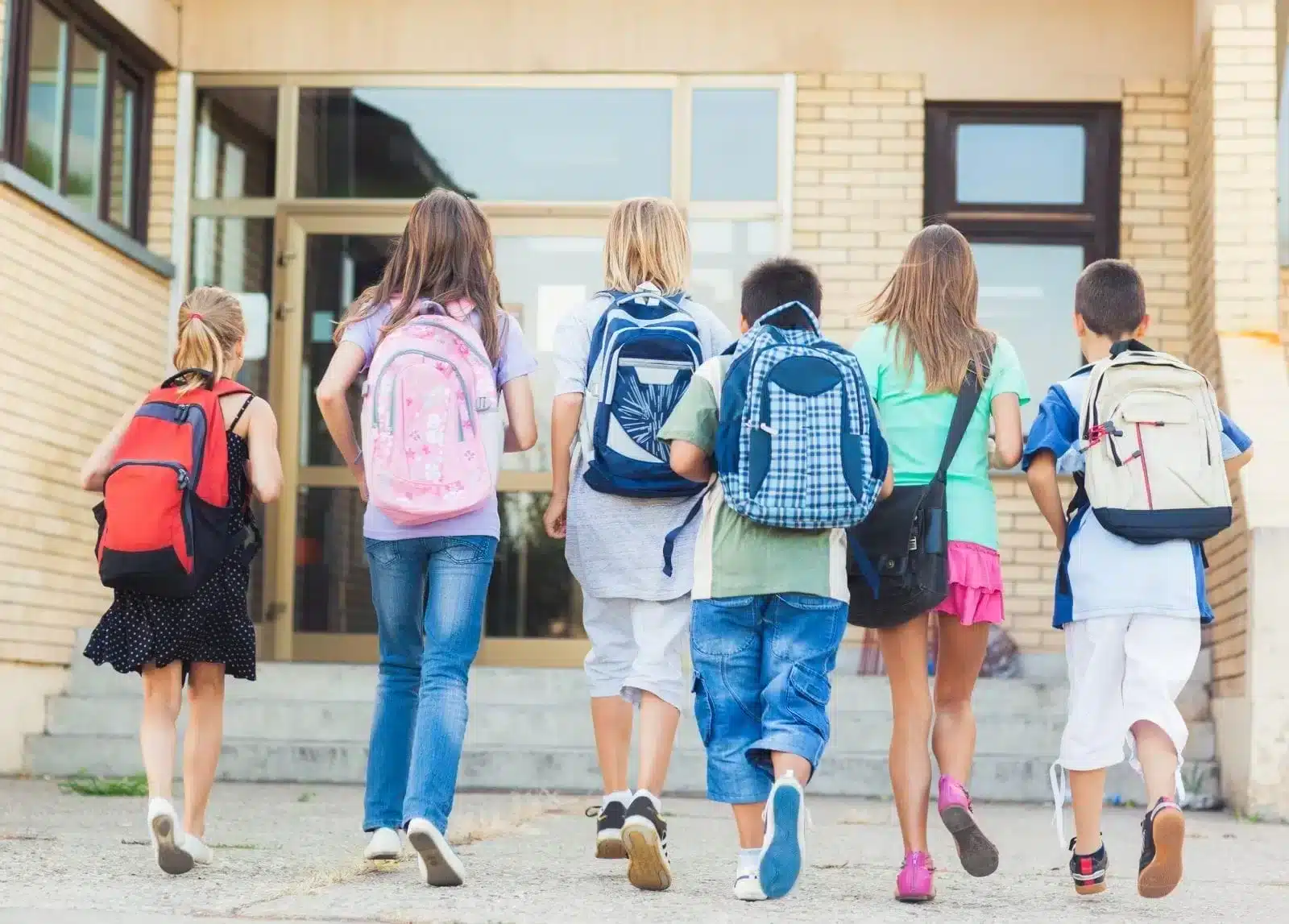 Children-with-Back-Packs